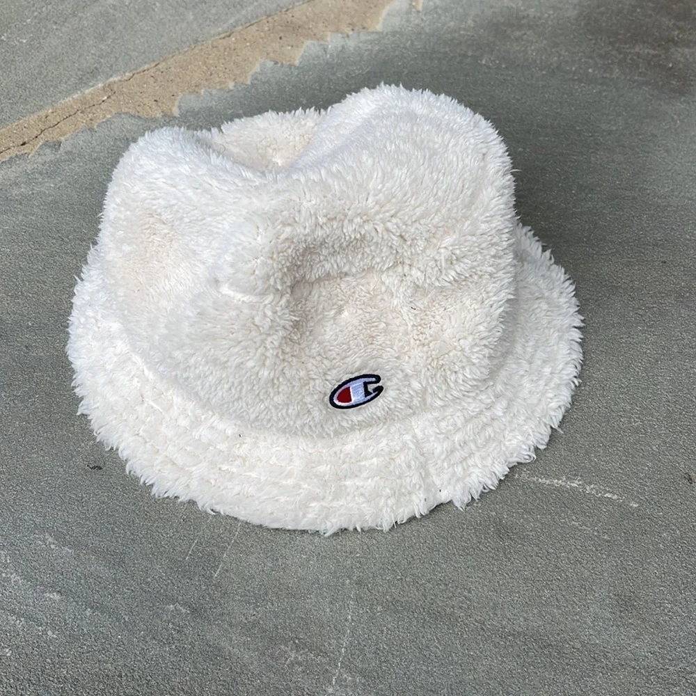 Champion UO Exclusive Reversible Bucket Hat
